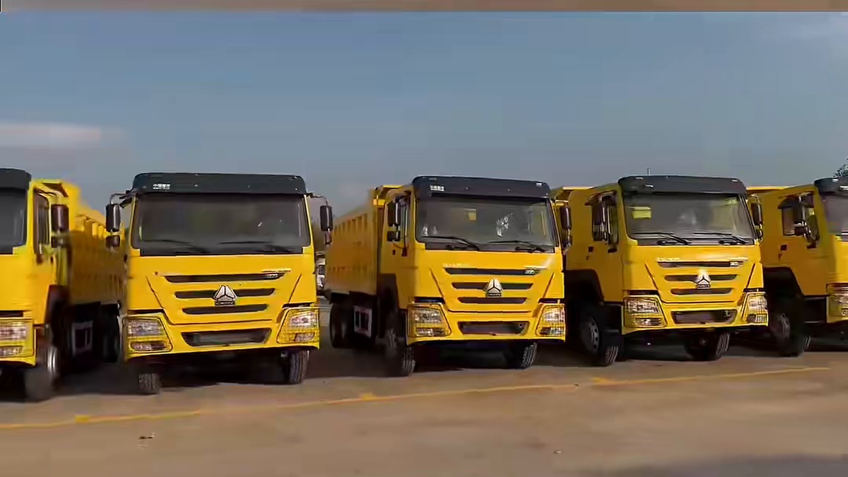 liangshan-truck-show-2026 HOWO dump trucks lined up for export at the 22nd Liangshan Special Purpose Vehicle Exhibition